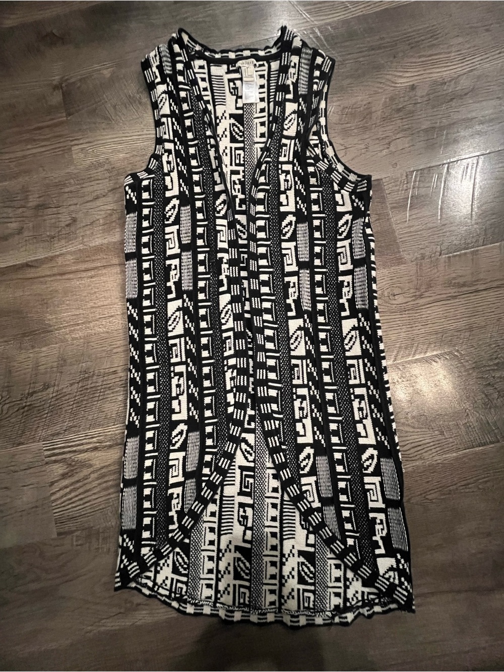 Forever 21 Black & White Sleeveless Geometric Knit Dress